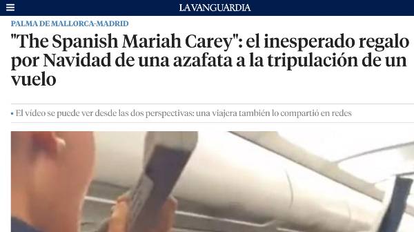 A Spanish newspaper article from La Vanguardia showing a flight attendant