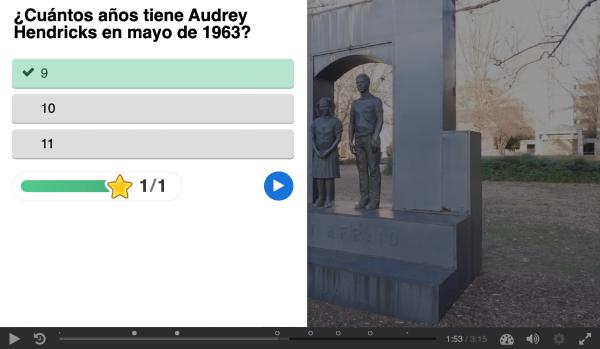 An interactive Spanish video showing a question about a young protester