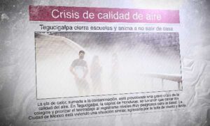 Un periódico en español con la imagen de una ciudad con mucha contaminación y el titular: "Crisis de calidad de aire"