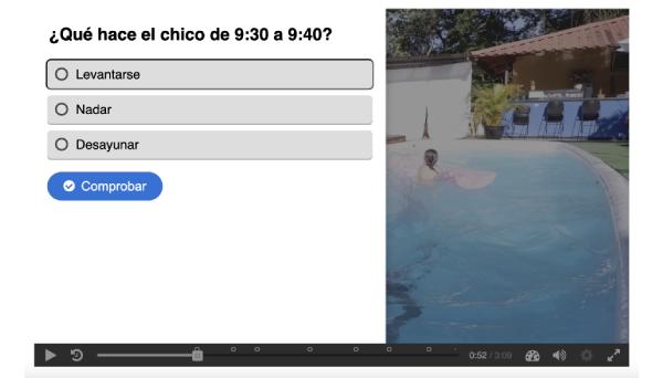 An interactive video with a question about time in Spanish