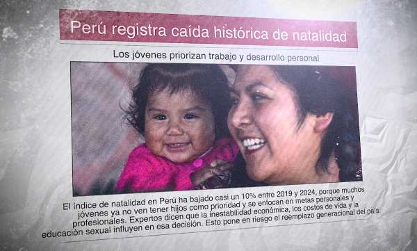 Un periódico con la foto de una madre con su hija pequeña y el titular: "Perú registra caída histórica de natalidad"