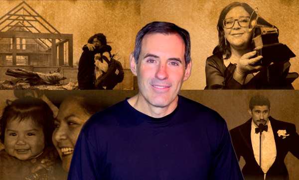 Álvaro Mediavilla presenta las noticias en los países hispanos para estudiantes de español